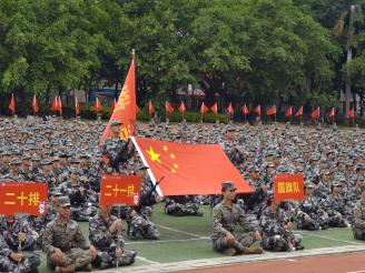 燃爆了！廈門興才學院2025級新生軍訓總結暨表彰大會來襲→